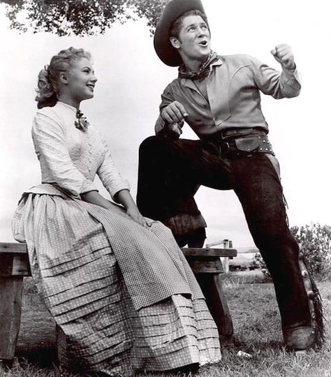 White Shirt Pink Skirt, Oklahoma Movie, Oklahoma Musical, Shirley Jones, Cowboy Girl, Oklahoma Sooners, Old Love, Beautiful Voice, Musical Movies