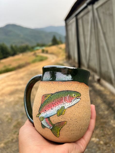 Fish Mug Ceramics, Pottery Underglaze Ideas, Clay Mug Designs, Underglaze Painting On Pottery, Fish Mugs, Underglaze Ideas, Clay Therapy, Fish Pottery, Underglaze Painting