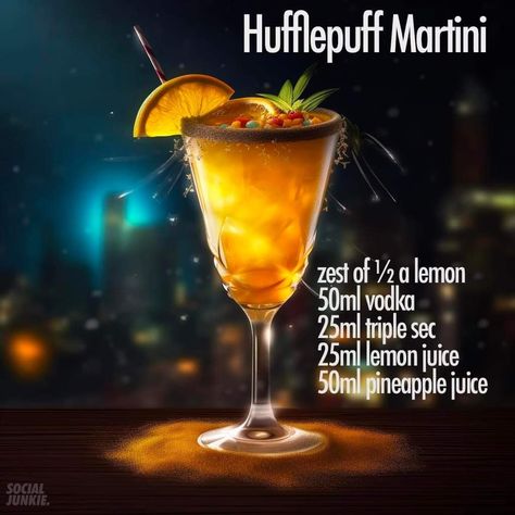 Harry Potter Cocktails Alcohol, Harry Potter Themed Drinks Cocktails, Harry Potter Breakfast Food Ideas, Harry Potter Inspired Cocktails, Hufflepuff Cocktail, Harry Potter Drink Ideas, Harry Potter Halloween Food, Harry Potter Cocktails Recipes, Slytherin Cocktail