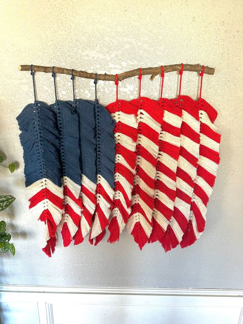 Handmade feathers depicting an American flag.  Each feather is assembled by hand, brushed out and stiffened. Measuring approximately 20-24". 4h Fair Project Ideas, Red White And Blue Macrame, Macrame American Flag, Macrame Flag, Macrame Things, Boutique Crafts, Diy Flag, Yarn Crafts For Kids, Boho Yarn