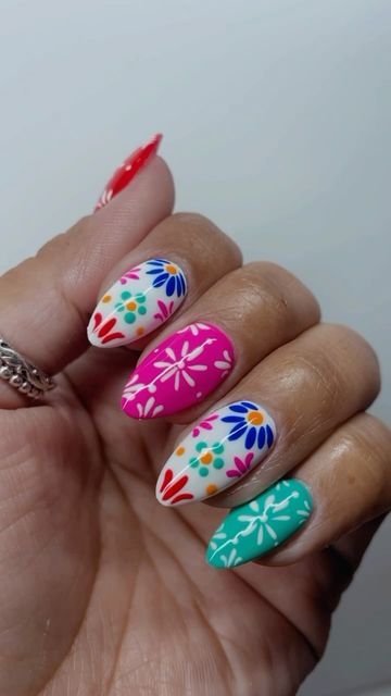 Sandra • TxManiMuseLLC • 𝕹𝖆𝖎𝖑𝖆𝖗𝖙𝖎𝖘𝖙 on Instagram: "Did some FIESTA drip for the weekend 🪅🎊🌸 #Fiesta #FiestaNails #FiestaSA" Viva Mexico Nails, Fiesta Nail Art, Fiesta Nails, Mexico Nails, Mexican Nails, Trendy Nails, Nail Ideas, The Weekend, Manicure