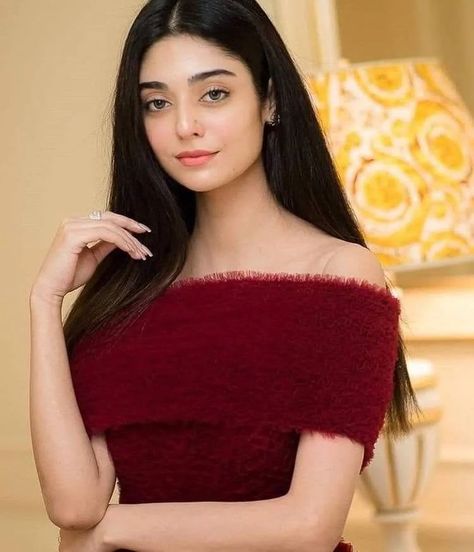 Noor Zafar Khan, Beauty Of Pakistan, Noor Khan, Yuri Girls Generation, Afghani Clothes, Girls Dp Stylish, Watch New, Pakistani Actress, Pakistani Outfits