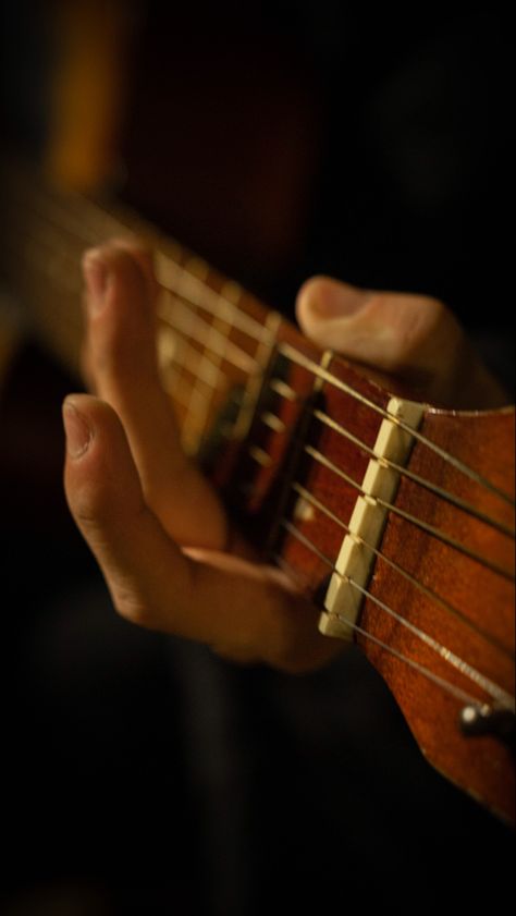 Musician Branding Photoshoot, Guitar Pictures Photography, Singer Songwriter Photoshoot, Poses With Guitar Photography, Aesthetic Music Photos, Guitar Photoshoot Ideas, Jamming Out To Music Aesthetic, Music Photography Creative, Instrument Photography