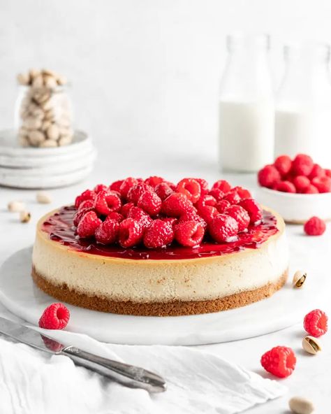 Cheesecake Photography, Raspberry Topping, Cheesecake Photos, Raspberry Pistachio, Pistachio Paste, Pistachio Cheesecake, Food Photography Dessert, Dessert House, Cakes Design