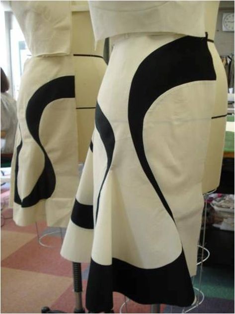 Shingo Sato a Japanese designer & instructor - his approach in designing a pattern, which he calls “Transformational Reconstruction“. Shingo Sato, Pattern Draping, Origami Fashion, Become A Fashion Designer, Womens Sewing Patterns, Sewing Design, Burda Style, Japanese Outfits, Dress Sewing Patterns