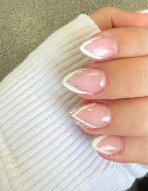 Short French tip glitter nails inspo Tip Glitter Nails, French Tip Glitter Nails, Sparkle French Tip, French Tip Glitter, Cute French Tip Nails, Cute French Tip, Short French Tip, Short French, Simple Acrylic