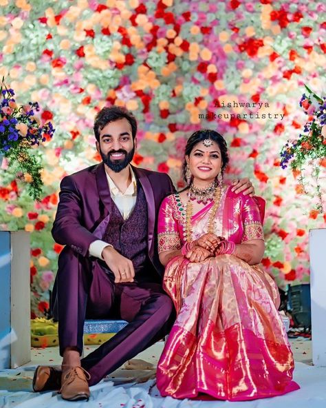 Couple Reception Look, Aishwarya Makeup, Engagement Saree Indian, Reception Poses, Engagement Couple Dress, Indian Wedding Reception Outfits, Wedding Matching Outfits, Engagement Looks, Wedding Reception Outfit