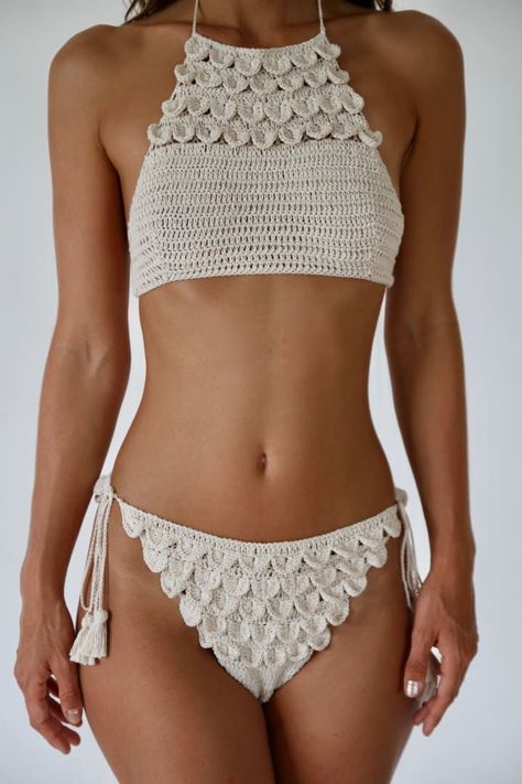 Feel Fabulous: Free Crochet Wrap Top Patterns Crochet Wrap Top Pattern, Crochet Wrap Top, Crochet Beach Wear, Crochet Lingerie, Crochet Bathing Suits, Bikinis Crochet, Crochet Swim, Mode Hippie, Crochet Swimwear