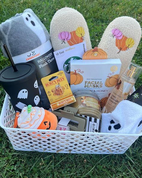 Boo Basket Ideas For Girlfriend Fall, Boo Basket For Girlfriend, Spooky Basket Ideas For Girlfriend, Boo Basket Ideas For Girlfriend, Basket Ideas For Girlfriend, Boo Basket Ideas, Spooky Basket, Ideas For Girlfriend, Boo Baskets