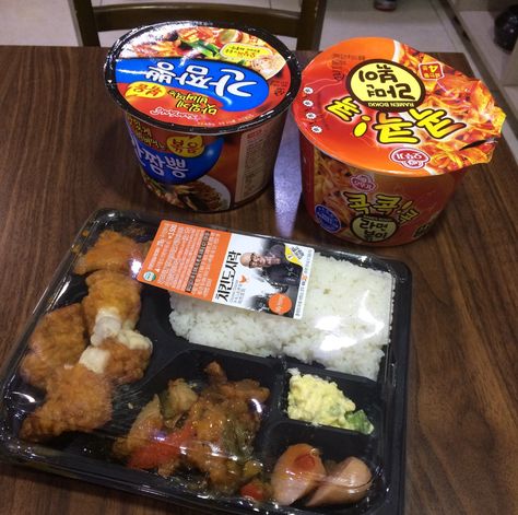 Even convenience store food is better in Seoul Korean Lunch Box, Korean Lunch, Bebidas Do Starbucks, Tumblr Food, K Food, Store Food, Food Goals, Kawaii Food, Food Obsession