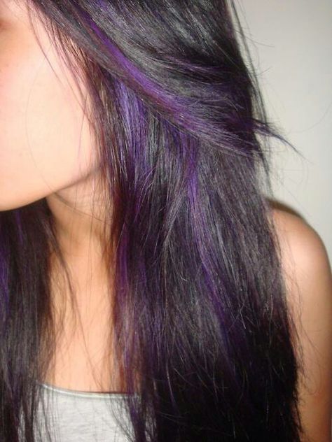 If I was brunette, I would ALWAYS have a teeny bit of crazy color in my hair Purple Peekaboo Highlights, Purple Hair Highlights, Underlights Hair, Short Hair Highlights, Purple Highlights, Hair Streaks, Brown Hair With Blonde Highlights, Hair Color Purple, Super Hair