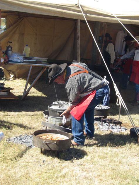 Chuckwagon Cooking, Albuquerque Balloon Festival, Cowboy Food, Cowboy Cooking, Workshop Layout, Cooking Competition, Lincoln County, Chuck Wagon, Balloon Festival