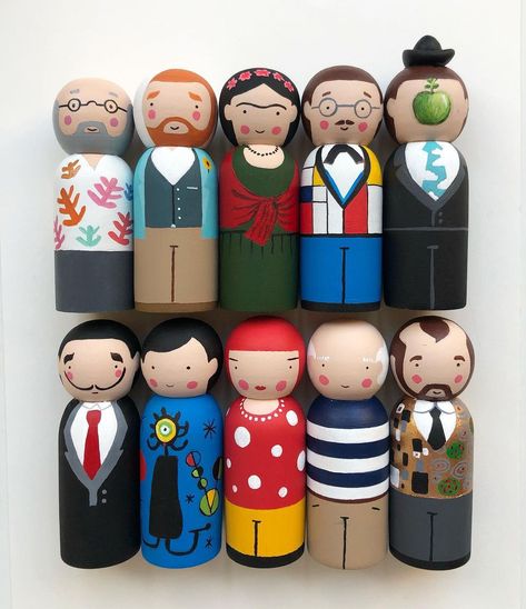 Painted Wooden Dolls, Painted Peg Dolls, How To Paint Peg Dolls, Peg Doll Ideas, Peg Dolls Ideas, Matryoshka Doll Art, Wood Peg Dolls, Worry Dolls, Doll House Crafts