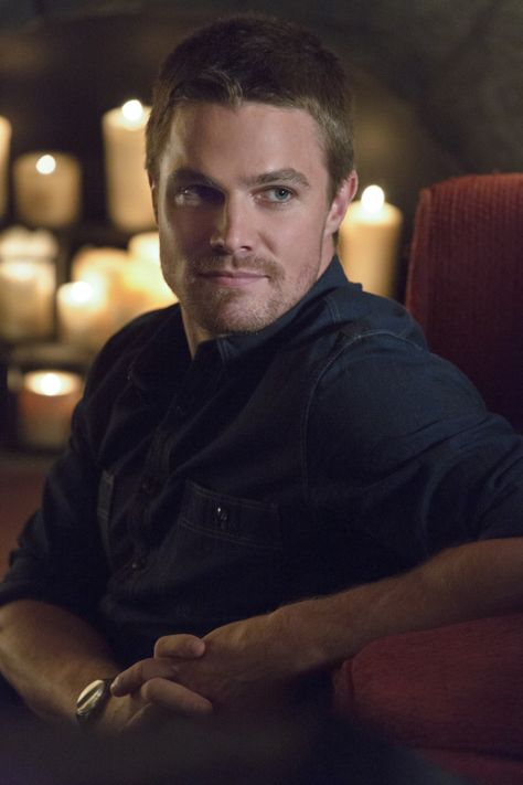 Arrow: You Need Every Last One of These Sexy Oliver Queen Pictures Steven Amell, Cw Arrow, Father Picture, Oliver Queen Arrow, John Diggle, Arrow Tv Series, Arrow Cw, Stephen Amell Arrow, Arrow (tv Show)