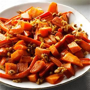 Roasted Squash, Carrots & Walnuts Recipe- Recipes  After the turkey’s done, I dial up the oven temp and roast carrots and squash for this yummy side. That frees me up to start the gravy. —Lily Julow, Lawrenceville, GA Best Butternut Squash Recipe, Roast Carrots, Lawrenceville Georgia, Walnuts Recipe, Baked Butternut Squash, Autumn Side Dishes, Christmas Side, Christmas Side Dishes, Walnut Recipes