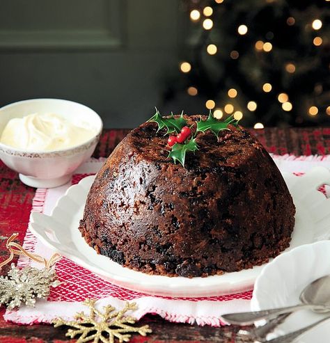 Christmas with Nigella: Ultimate Christmas pudding | Daily Mail Online Best Christmas Pudding Recipe, Nigella Christmas, Christmas Pudding Recipes, Vegetarian Christmas, Plum Recipes, British Desserts, Christmas Dinner Menu, Bakewell Tart, Plum Pudding