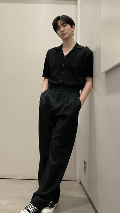 All Black Old Money Outfit, Black Formal Pants Outfit Men, Kpop Style Outfits Men, Black Wide Leg Trousers Outfit Classy, Formal Male Outfit, Black Trousers Outfit Men, Elegant Male Outfit, Black Formal Outfit, Black Shirt Outfit Men