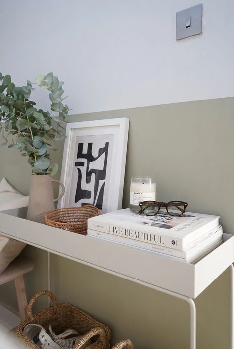 Hallway Wall Colors, Half Painted Walls, Green Hallway Ideas, Hallway Decoration, Snug Room, Green Hallway, Hallway Inspiration, Sage Green Bedroom, Narrow Hallway Decorating