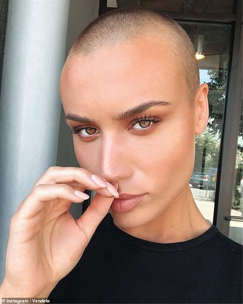 Buzz Cut Styles, Buzzcut Girl, Buzz Cut Women, Donne Calve, Bald Head Women, Forced Haircut, Shaved Head Women, Shave My Head, Bald Girl