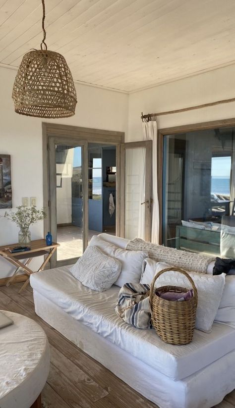 sweet house Winter Beach House, Beach Apartment Aesthetic, Beach House Aesthetic, Beach Living Room, Winter Beach, House Aesthetic, Dream Apartment Decor, Coastal Grandmother, Apartment Aesthetic