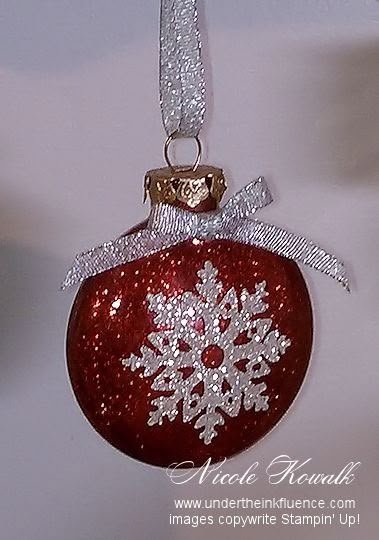 Glitter Christmas Ornaments, Christmas Glitter Ornaments, Kristina Webb, Diy Christmas Ornaments Easy, Diy Glitter, Glitter Ornaments, Glitter Diy, Easy Christmas Diy, Christmas Ornaments Homemade