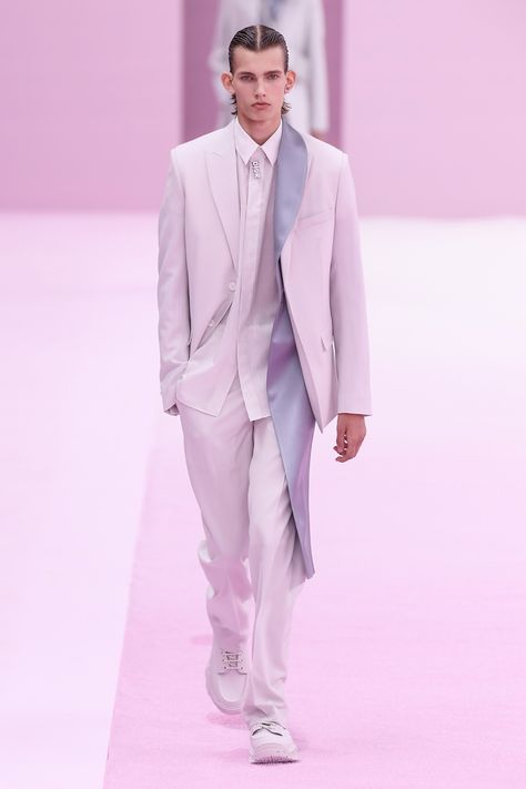 Models Catwalk, Titus Andronicus, Christian Dior Homme, Dresses Long Elegant, Dior Men, Colorful Outfits, Formal Mens Fashion, Baby Couture