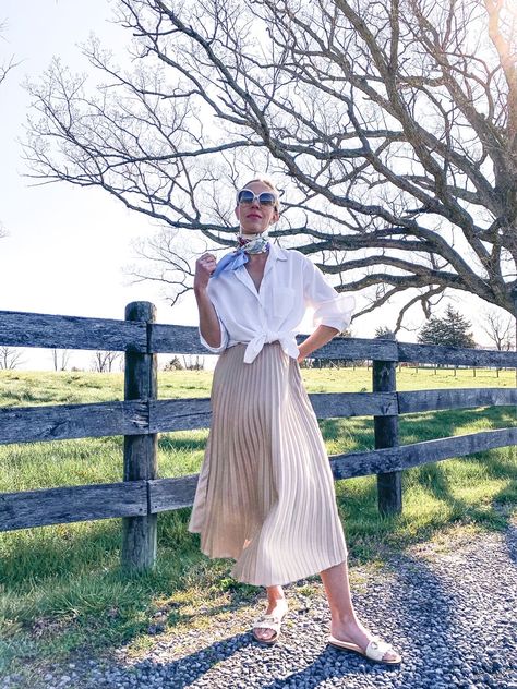 White Pleated Skirt Outfit, Classic White Button Down Shirt, Pleated Midi Skirt Outfit, Camping Outfits For Women, White Pleated Skirt, Photo Shoot Location, Gucci Scarf, Midi Skirt Outfit, Simple Summer Outfits