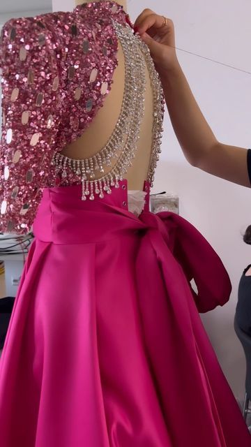 Fuschia Pink Dress, Blouses 2022, Met Gala Dresses, Fashion Design Sketchbook, Fashion Design Patterns, Prom Long, Fuschia Pink, Prom Dress Inspiration, Fancy Dress Design