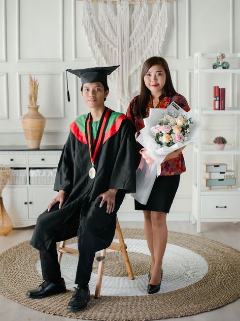 Family Photo Studio, Model Poses Photography, Model Poses, Photo Studio, Family Photos, Photography Poses, Academic Dress, Photography