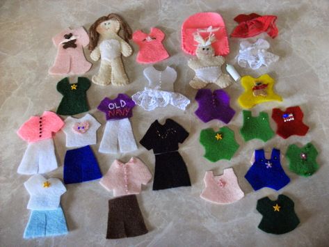 MAKLINGS : FLAT FELT DOLLS Felt Paper Dolls Pattern Free, Occ Crafts, Nurseries Ideas, Felt Patterns Free, Felt Doll House, Amish Dolls, Felt Board Patterns, Shoebox Ideas, Felt Doll Patterns