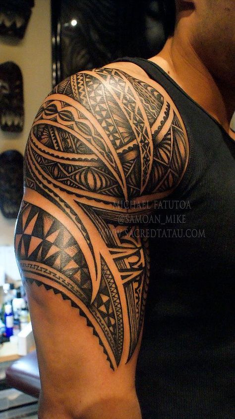 Brown Tattoo Ink, Cool Shoulder Tattoos, Small Shoulder Tattoos, Polynesian Tattoos, Polynesian Tattoo Designs, Marquesan Tattoos, Maori Tattoo Designs, Mens Shoulder Tattoo, Body Fashion