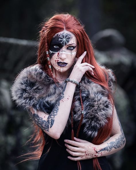 Image stored for reference only. All credits and copyright belong to https://www.instagram.com/daedra_model/ Warrior Makeup, Viking Halloween Costume, Viking Makeup, Vikings Halloween, Danielle Victoria, Viking People, Viking Aesthetic, Viking Cosplay, Celtic Warriors