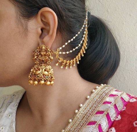 Lakshmi Devi Buttalu Gold, Bridal Jhumkas Gold, Earings Design Gold Indian Jhumka, Jhumka Captions, Jhumkas Designs, Aesthetic Jhumka, Bridal Jhumkas, Bridal Jhumka, Traditional Jhumka