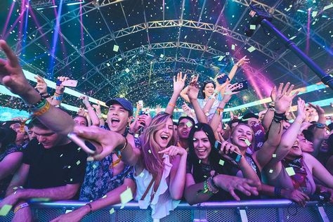 The 2019 Coachella Music & Arts Festival will be here before we know it. Our Coachella guide will help you prepare and make the most of your experience. Girl Cornrows, White Girl Cornrows, Festival Camping Setup, Festival Packing List, Coachella 2020, Music Midtown, Music Festival Camping, Coachella 2017, Coachella Looks