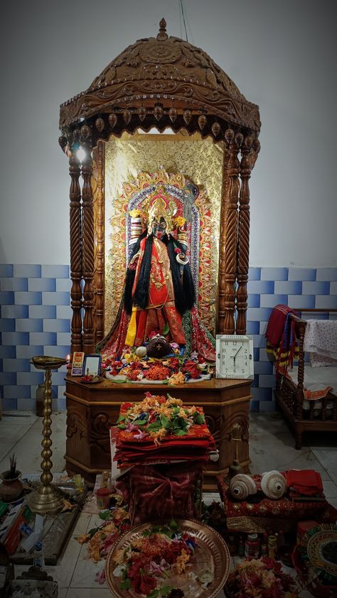 Shyama Kali, Boro Maa, Hindu Aesthetic, Mata Kali, Kali Hindu, Kali Maa, House Colour, Mythological Characters, Vaishno Devi