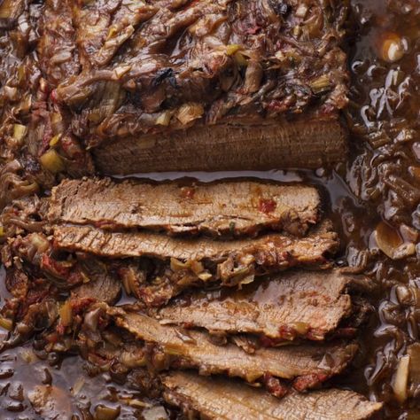 Brisket with Onions and Leeks - Barefoot Contessa Barefoot Contessa Recipes, Jewish Holiday Recipes, Leek Recipes, Beef Brisket Recipes, Ina Garten Recipes, Brisket Recipes, Passover Recipes, Barefoot Contessa, Jewish Recipes