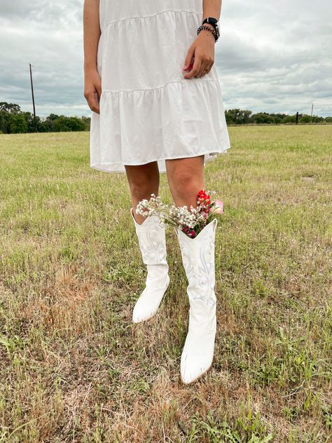 Flowers In Boots Photography, Flowers Bouquet Photoshoot, Flowers In Cowboy Boots, Cowgirl Boot With Flowers, Flowers In Boots, Cottagecore Cowgirl, Summer Spring Aesthetic, Happy Photoshoot, Coastal Cottagecore