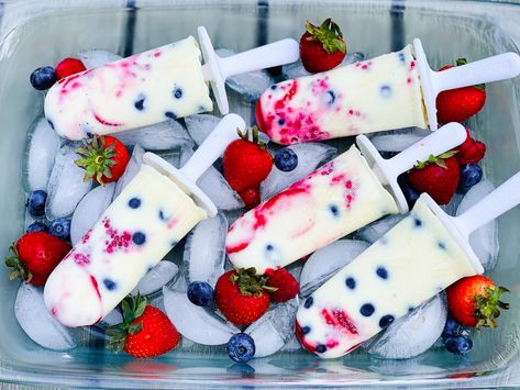 Blueberry Yogurt Popsicles, Blue Popsicles, Weekend Recipe, Cooking With Toddlers, Strawberry Popsicles, Blueberry Yogurt, Flours Banana Bread, Yogurt Popsicles, Creamy Yogurt