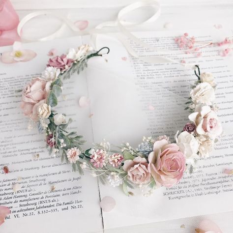 Wedding Dress Brands, Wedding Blush, Fleurs Diy, Bridal Flower Crown, Blush Bridal, Crown Wedding, Bridal Flower, Flower Crown Wedding, Blush Flowers