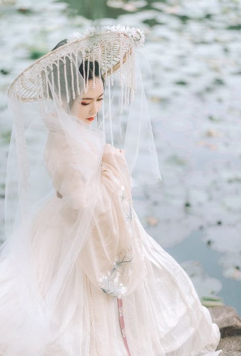 Female Cultivator, Hanfu Aesthetic, Hanfu Fashion, Winter Goddess, The White Album, Memoirs Of A Geisha, Fashion Traditional, Korean Hanbok, Chinese Fashion