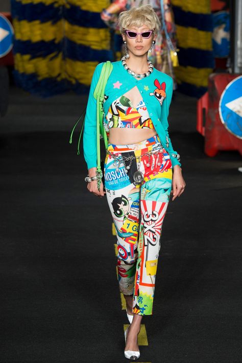 Moschino Spring 2016 Ready-to-Wear Collection | Vogue Powerpuff Kızları, Moschino Fashion, Pop Art Fashion, Milano Fashion Week, Looks Street Style, Powerpuff Girls, Fashion History, Fashion Week Spring, Milan Fashion Week