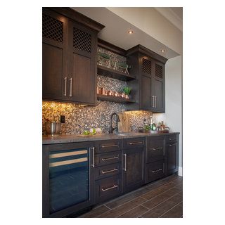 Grey Splashback, Wet Bar Ideas, Bar Corner, Custom Kitchen Remodel, Michigan Cottage, Manly Things, Bar Mini, Recessed Panel Cabinets, Light Wood Cabinets