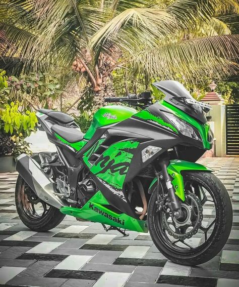 Kawasaki Ninja 300 Wallpaper, 300 Wallpaper, Motos Suzuki, Ninja 300, Biker Boys, East Europe, Art Decor Diy, Cool Wallpapers Art, Dirt Bikes