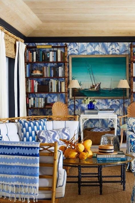 beautiful blue and white living space by amanda lindroth Bahamas House, Amanda Lindroth, Strong Style, French Country Living Room, Seaside Decor, Coastal Living Rooms, Sea Side, Country Living Room, Coastal Design