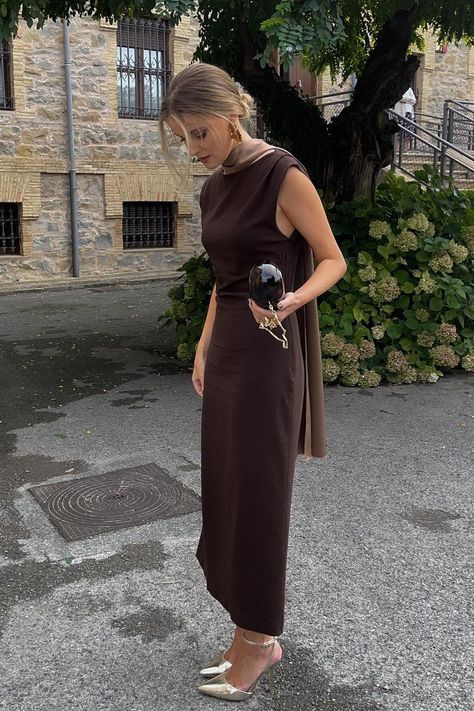 Wedding Guest Brown Dress, Brown Dresses Formal, Date Night Outfit Classy, Winter Wedding Guest Dress, Cocktail Outfit, Elegant Dresses Classy, New Years Eve Dresses, Eve Dresses, Eve Outfit