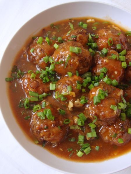 Vegetable Manchurian - loved these, i made them with chickpea flour, plain flour and rice flour and they came out crispier. Bread Manchurian Recipes, Manchurian Recipe Vegetarian Gravy, Veggie Manchurian Recipe, Gopi Manchurian Recipe, Kobi Manchurian Recipe, Lunch Recipes Indian Vegetarian, Dry Manchurian Recipe, Manchurian Recipe Vegetarian, Noodle Burger