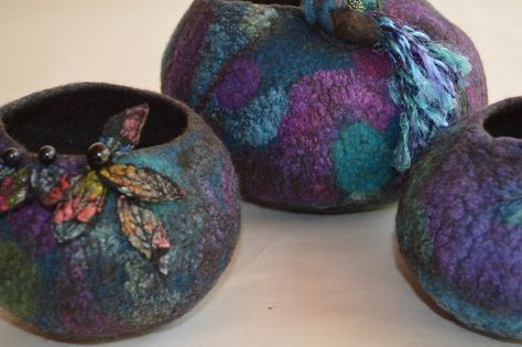 Felt Bowl, Felted Vessels, Felted Bowls, Wet Felting Projects, Fiber Sculpture, Sculpture Ideas, Wet Felt, Wool Art, Textile Fiber Art