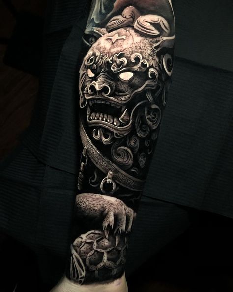 Foo-Dizzle today for Benny, thanks man! #northofwinter #northofwintermcr #art #artist #fineartgallery #tattoo #tattoos #tattooart #uktattoo… Foo Dog Tattoo Design, Samurai Tattoo Sleeve, Bodysuit Tattoos, Foo Dog Tattoo, Browning Tattoo, Art Vampire, Samurai Tattoo Design, Ancient Tattoo, Dengeki Daisy