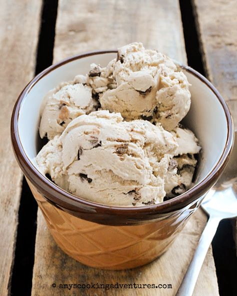 Amy's Cooking Adventures: Whiskey-Infused Coffee Ice Cream with Chocolate Chips (No Churn) Whisky Ice Cream, Whiskey Ice Cream, Spiked Coffee, Whisky Ice, Boozy Ice Cream, Cherry Bread, Gelato Recipe, Ice Cream Maker Recipes, Infused Coffee