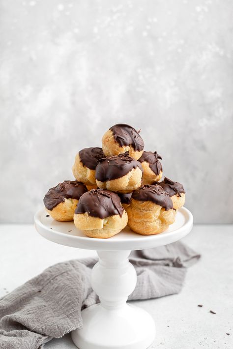 cream puffs Chocolate Covered Cream Puffs, Crispy Cream, Cream Puff Filling, Chocolate Cream Puff, Pastry Cream Filling, Cream Dip, Dipped In Chocolate, Cream Puff, Pastry Cream